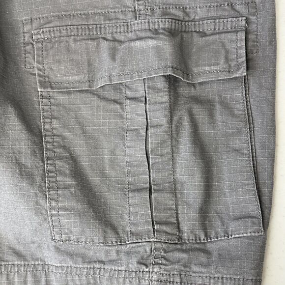 DKNY Cargo Shorts Dark Gray Solid Pockets Cotton Flat Sz 36 Inseam 9.5" - Picture 7 of 7